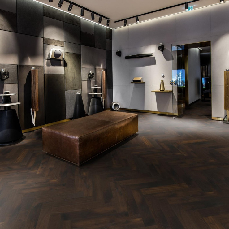 Английская елка Kahrs Herringbone Дуб CD Smoked Dark Lively