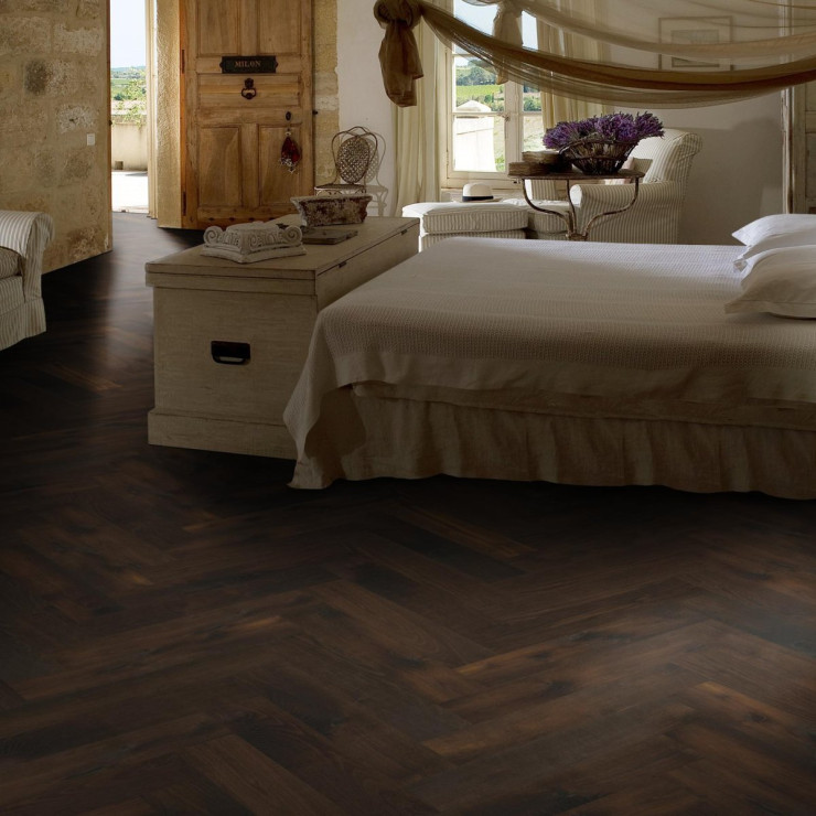 Английская елка Kahrs Herringbone Дуб CD Smoked Dark Lively