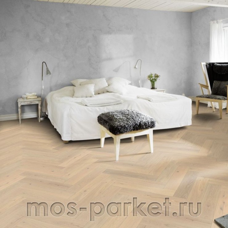 Английская елка Kahrs Herringbone Дуб CD White Lively