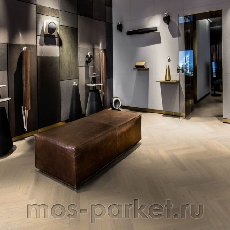 Английская елка Kahrs Herringbone Дуб CD White Lively